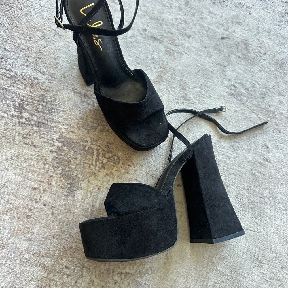 Lulu’s Black Platform Block Heels
